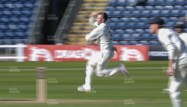 060426 - Glamorgan v Yorkshire, Rothesay County Championship, Division One - Mason Crane of Glamorgan runs in to bowl