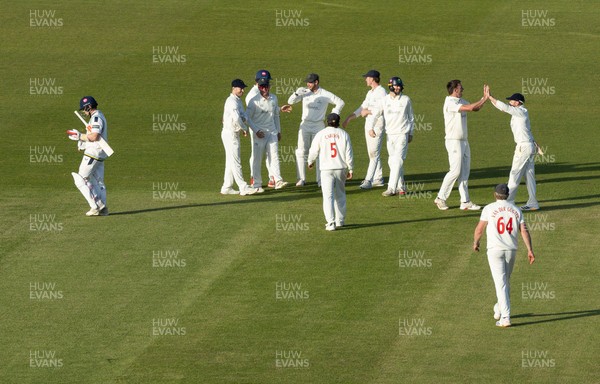 060426 - Glamorgan v Yorkshire, Rothesay County Championship, Division One - Glamorgan celebrate after Colin Ingram catches Dom Bess of Yorkshire