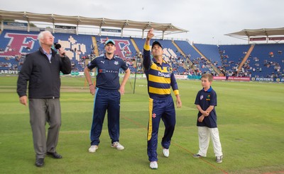 110816 - Glamorgan v Yorkshire Vikings, NatWest T20 Blast Quarter Final - Jacques Rudolph of Glamorgan tosses the coin