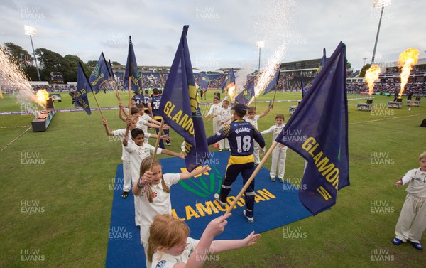 110816 - Glamorgan v Yorkshire Vikings, NatWest T20 Blast Quarter Final -  Glamorgan players take to the pitch at the start of the match