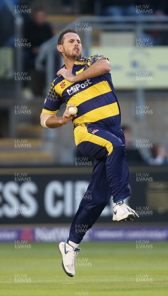 110816 - Glamorgan v Yorkshire Vikings, NatWest T20 Blast Quarter Final -  Shaun Tait of Glamorgan bowls