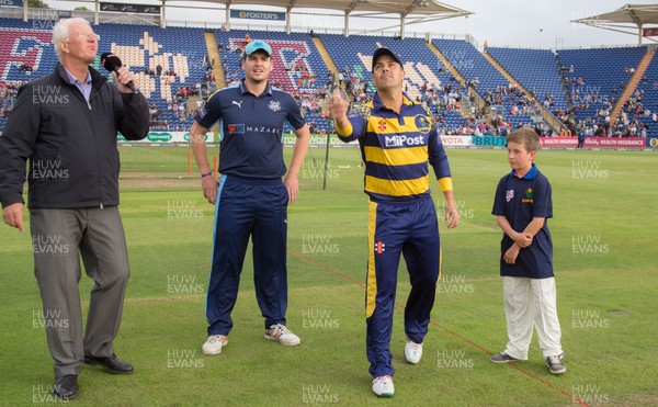 110816 - Glamorgan v Yorkshire Vikings, NatWest T20 Blast Quarter Final - Jacques Rudolph of Glamorgan tosses the coin