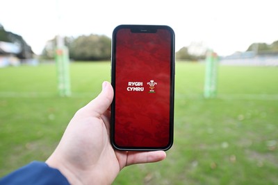040926 - Glamorgan Wanderers v Mountain Ash - Championship East - Picture shows the new Rygbi Cymru app in action after launch at the Memorial Ground, home of Glamorgan Wanderers in Cardiff, Wales