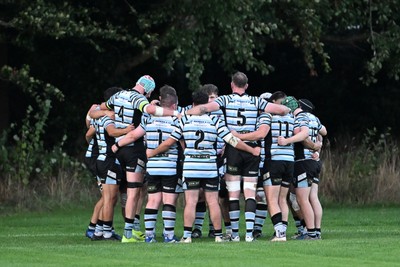 040926 - Glamorgan Wanderers v Mountain Ash - Championship East - Glamorgan huddle