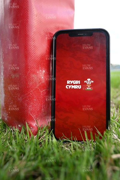 040926 - Glamorgan Wanderers v Mountain Ash - Championship East - Picture shows the new Rygbi Cymru app in action after launch at the Memorial Ground, home of Glamorgan Wanderers in Cardiff, Wales