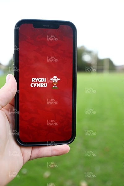 040926 - Glamorgan Wanderers v Mountain Ash - Championship East - Picture shows the new Rygbi Cymru app in action after launch at the Memorial Ground, home of Glamorgan Wanderers in Cardiff, Wales