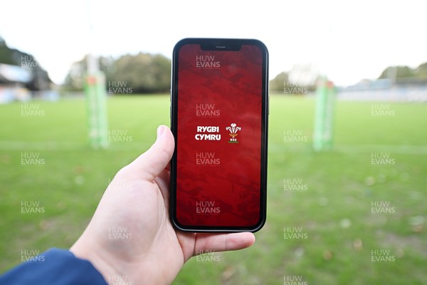 040926 - Glamorgan Wanderers v Mountain Ash - Championship East - Picture shows the new Rygbi Cymru app in action after launch at the Memorial Ground, home of Glamorgan Wanderers in Cardiff, Wales