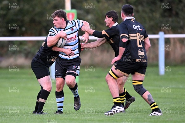 040926 - Glamorgan Wanderers v Mountain Ash - Championship East - Ashley Bissett of Glamorgan is challenged by Jamie Long of Mountain Ash