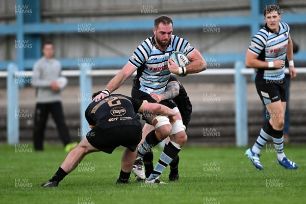 040926 - Glamorgan Wanderers v Mountain Ash - Championship East - Shaun O'Rourke of Glamorgan is challenged by Kieran Coomer of Mountain Ash