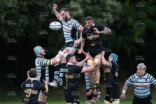 040926 - Glamorgan Wanderers v Mountain Ash - Championship East - Both sides challenge for the line-out