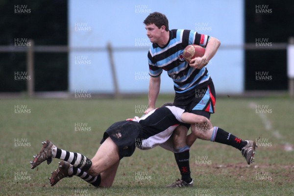 28.02.09 Glamorgan Wanderers RFC. vs. Pontypridd RFC. Principality Premiership, The Memorial Ground, Ely, Cardiff. 
 
Robin Lock is caught by opposite number Lloyd Williams. 
 
