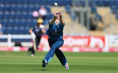 230526 - Glamorgan Women v Derbyshire Falcons Women, Vitality Blast Women League 2 - Liv Baker of Derbyshire Falcons Women fails to catch Daisy Jeanes of Glamorgan Women