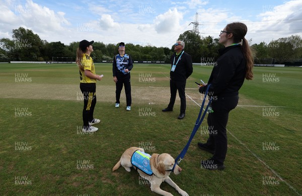 050525 - Glamorgan Women v Gloucestershire Women, Vitality T20 Women’s County Cup - Lauren Parfitt of Glamorgan Women and Emily Geach of Gloucestershire join the umpires for the coin toss