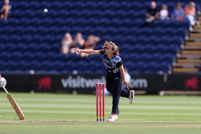 180725 - Glamorgan Women v Kent Spitfires - Vitality Blast Women League 2 - Nicole Reid of Glamorgan bowling