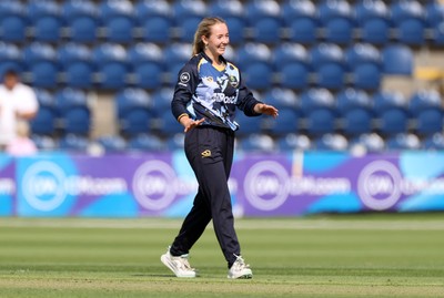 180725 - Glamorgan Women v Kent Spitfires - Vitality Blast Women League 2 - Poppy Walker of Glamorgan celebrates taking the wicket of Tilly Callaghan of Kent Spitfires