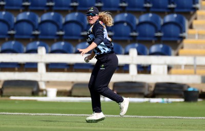 180725 - Glamorgan Women v Kent Spitfires - Vitality Blast Women League 2 - Gemma Porter of Glamorgan catches the ball to dismiss Elsa Barnfather