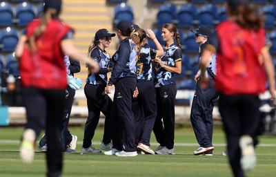 180725 - Glamorgan Women v Kent Spitfires - Vitality Blast Women League 2 - Gemma Porter of Glamorgan celebrates catching the ball to dismiss Elsa Barnfather with team mates