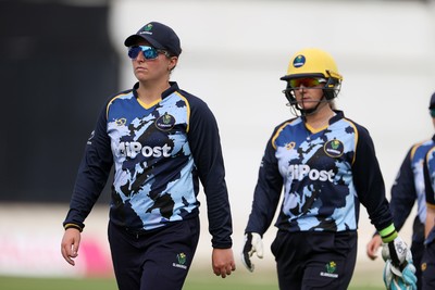 180725 - Glamorgan Women v Kent Spitfires - Vitality Blast Women League 2 - Lauren Parfitt and Georgia Parfitt of Glamorgan