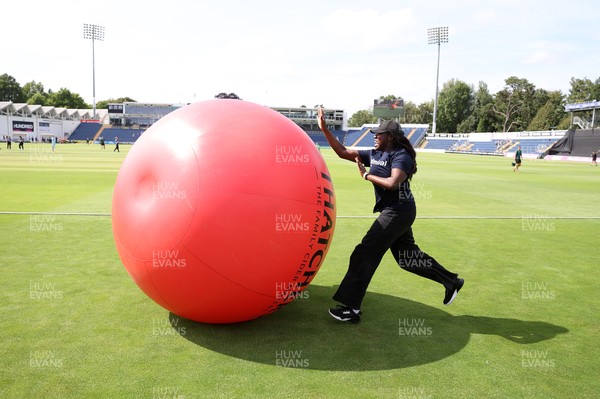 180725 - Glamorgan Women v Kent Spitfires - Vitality Blast Women League 2 - Thatcher's Apple Roll