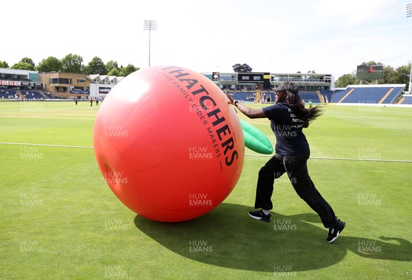 180725 - Glamorgan Women v Kent Spitfires - Vitality Blast Women League 2 - Thatcher's Apple Roll