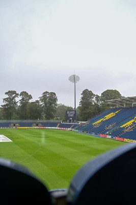 130926 - Glamorgan Women v Kent Women - Metro Bank Women's One-Day Cup semi-final - The start of play is delayed after rain at Sophia Gardens 