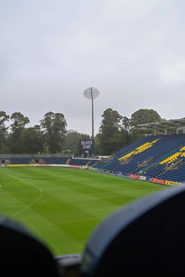 130926 - Glamorgan Women v Kent Women - Metro Bank Women's One-Day Cup semi-final - The start of play is delayed after rain at Sophia Gardens 