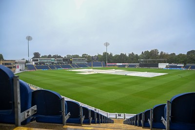130926 - Glamorgan Women v Kent Women - Metro Bank Women's One-Day Cup semi-final - The start of play is delayed after rain at Sophia Gardens 