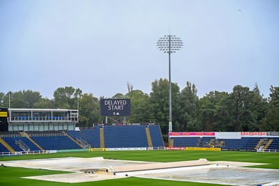 130926 - Glamorgan Women v Kent Women - Metro Bank Women's One-Day Cup semi-final - The start of play is delayed after rain at Sophia Gardens 