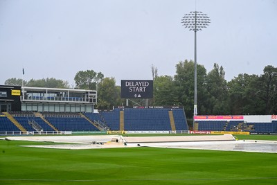 130926 - Glamorgan Women v Kent Women - Metro Bank Women's One-Day Cup semi-final - The start of play is delayed after rain at Sophia Gardens 