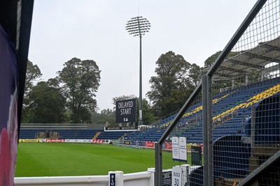 130926 - Glamorgan Women v Kent Women - Metro Bank Women's One-Day Cup semi-final - The start of play is delayed after rain at Sophia Gardens 