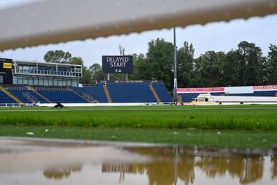 130926 - Glamorgan Women v Kent Women - Metro Bank Women's One-Day Cup semi-final - The start of play is delayed after rain at Sophia Gardens 