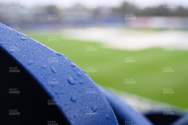 130926 - Glamorgan Women v Kent Women - Metro Bank Women's One-Day Cup semi-final - The start of play is delayed after rain at Sophia Gardens 