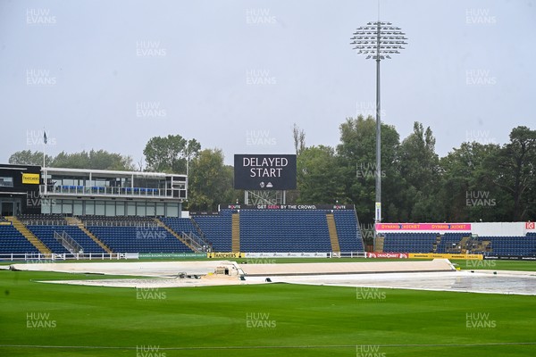 130926 - Glamorgan Women v Kent Women - Metro Bank Women's One-Day Cup semi-final - The start of play is delayed after rain at Sophia Gardens 