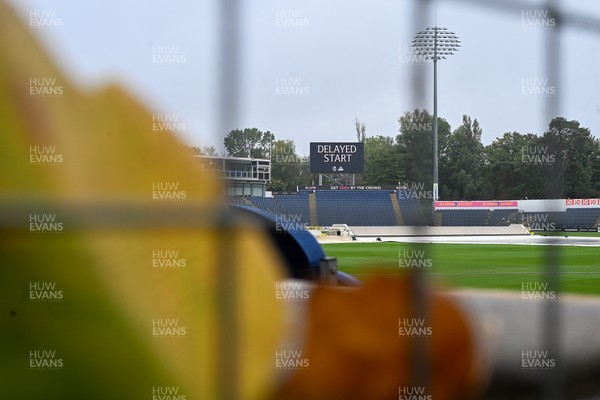 130926 - Glamorgan Women v Kent Women - Metro Bank Women's One-Day Cup semi-final - The start of play is delayed after rain at Sophia Gardens 