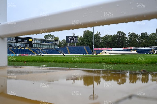 130926 - Glamorgan Women v Kent Women - Metro Bank Women's One-Day Cup semi-final - The start of play is delayed after rain at Sophia Gardens 