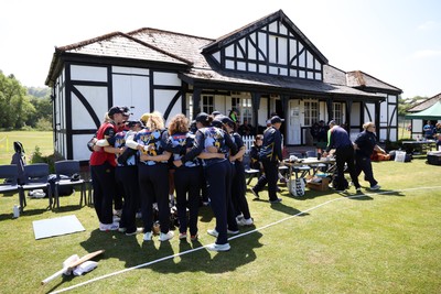 170525 - Glamorgan Women v Lancashire Thunder - T20 Women�s County Cup - Glamorgan team huddle