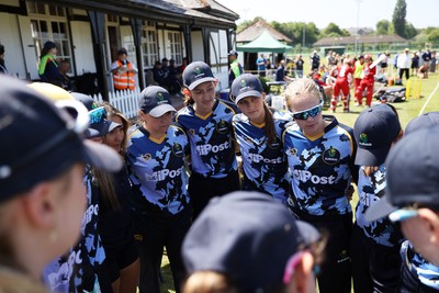 170525 - Glamorgan Women v Lancashire Thunder - T20 Women�s County Cup - Glamorgan team huddle