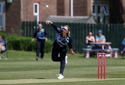 170525 - Glamorgan Women v Lancashire Thunder - T20 Women�s County Cup - Gemma Porter of Glamorgan bowling