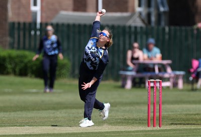 170525 - Glamorgan Women v Lancashire Thunder - T20 Women�s County Cup - Gemma Porter of Glamorgan bowling