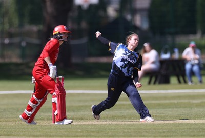 170525 - Glamorgan Women v Lancashire Thunder - T20 Women�s County Cup - Emily Burke of Glamorgan bowling