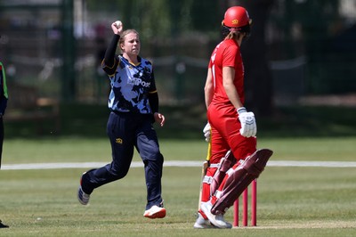 170525 - Glamorgan Women v Lancashire Thunder - T20 Women�s County Cup - Emily Burke of Glamorgan bowling