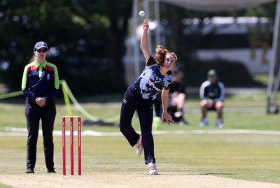 170525 - Glamorgan Women v Lancashire Thunder - T20 Women�s County Cup - Nicole Reid of Glamorgan bowling