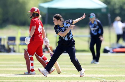 170525 - Glamorgan Women v Lancashire Thunder - T20 Women�s County Cup - Sara Phillips of Glamorgan bowling