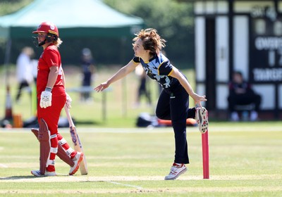 170525 - Glamorgan Women v Lancashire Thunder - T20 Women�s County Cup - Nicole Reid of Glamorgan bowling