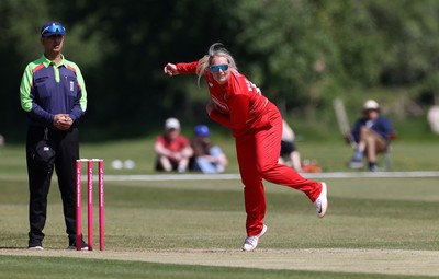 170525 - Glamorgan Women v Lancashire Thunder - T20 Women�s County Cup - Sophie Ecclestone of Lancashire bowling