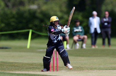 170525 - Glamorgan Women v Lancashire Thunder - T20 Women�s County Cup - Emily Burke of Glamorgan batting