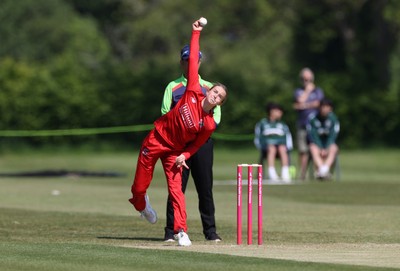 170525 - Glamorgan Women v Lancashire Thunder - T20 Women�s County Cup - Darcey Carter of Glamorgan bowling