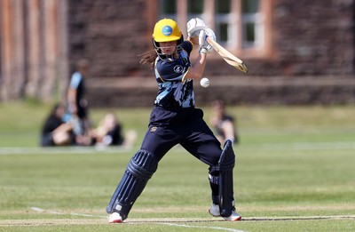 170525 - Glamorgan Women v Lancashire Thunder - T20 Women�s County Cup - Sara Phillips of Glamorgan batting