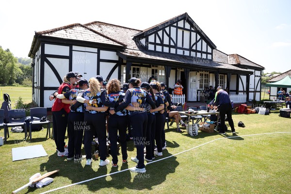 170525 - Glamorgan Women v Lancashire Thunder - T20 Women�s County Cup - Glamorgan team huddle
