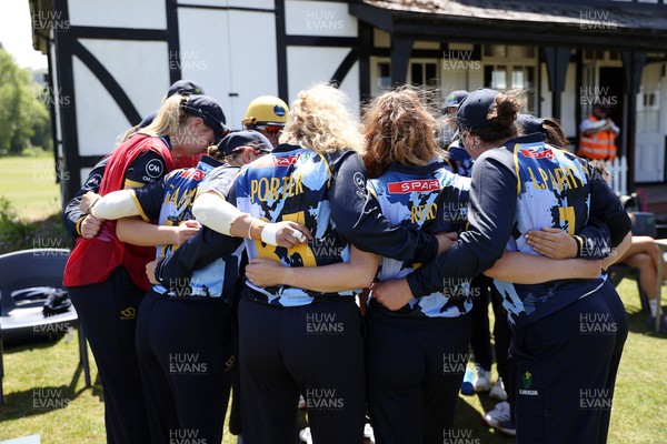 170525 - Glamorgan Women v Lancashire Thunder - T20 Women�s County Cup - Glamorgan team huddle